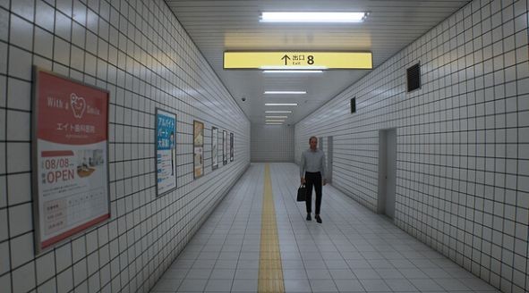 八号出口手机版下载